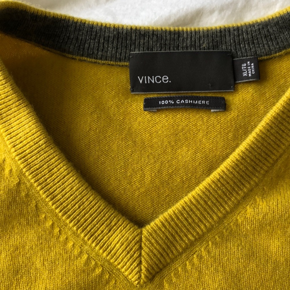 Vince 100% cashmere v neck sweater Size XL